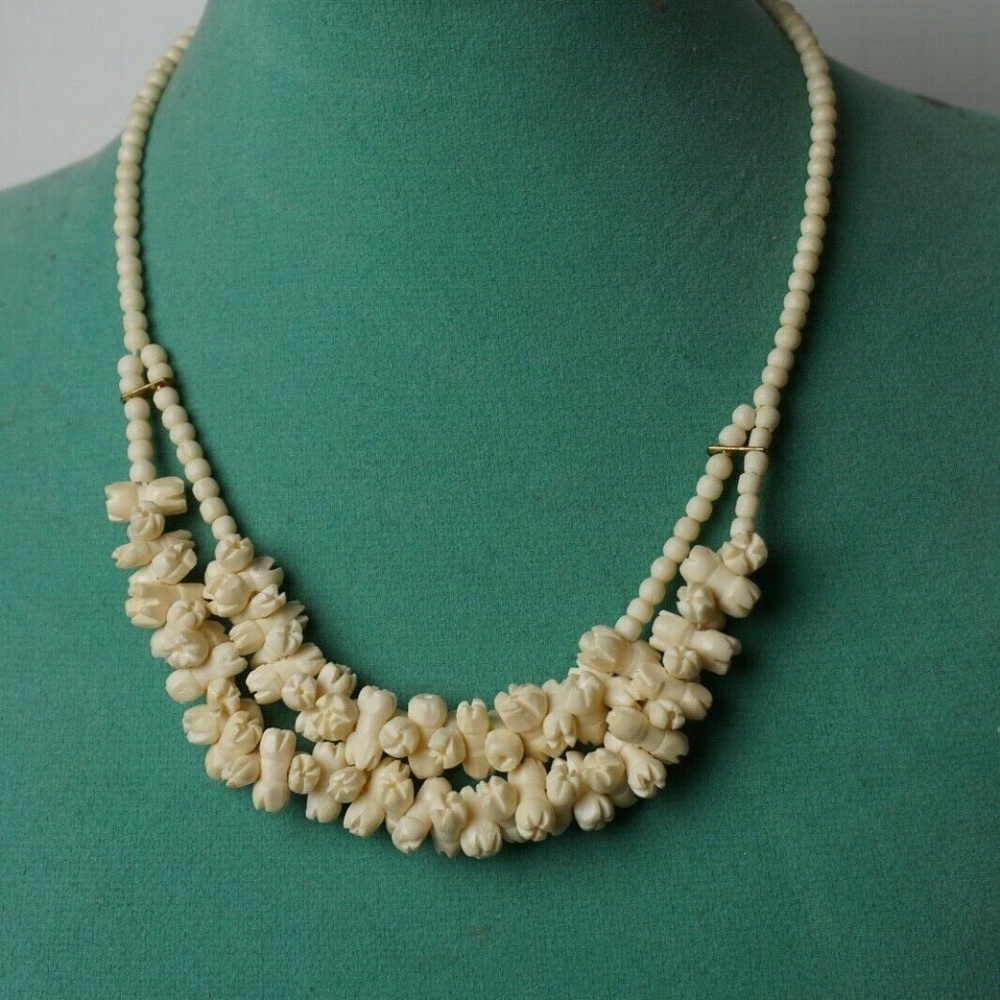 Vintage Jewelry White Layered Necklace 009